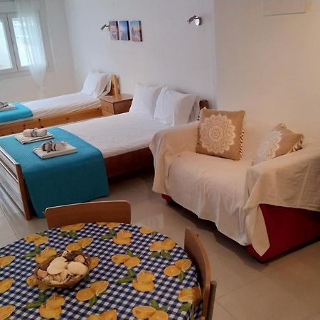 Celia'S Studio Apartment Nea Peramos  Exterior photo