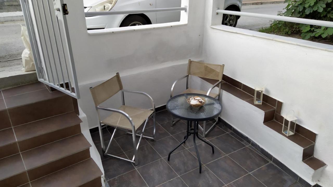 Celia'S Studio Apartment Nea Peramos  Exterior photo
